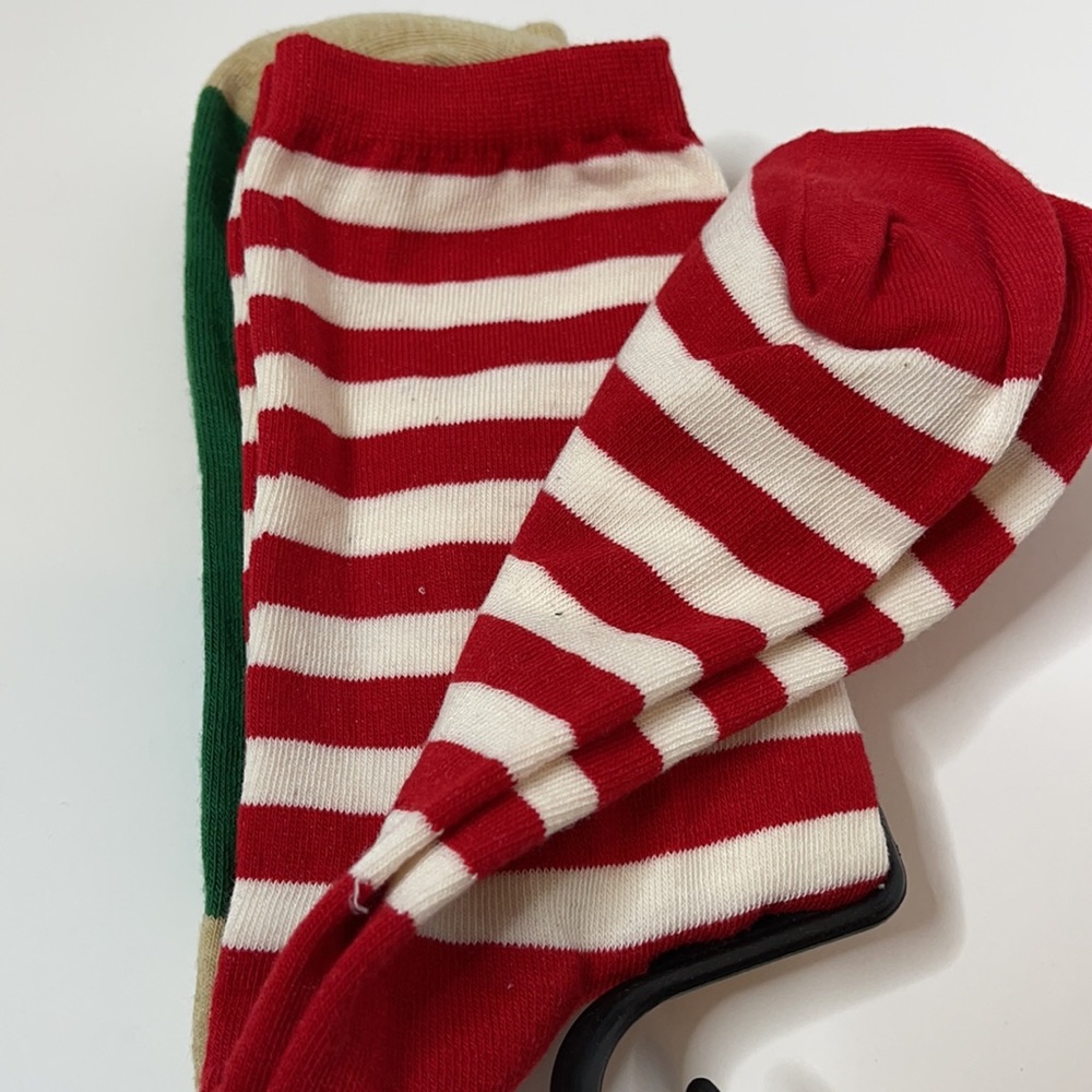 Hot Sox and Legale 4 Pairs Assortment of Christmas Holiday Socks - Picture 3 of 10